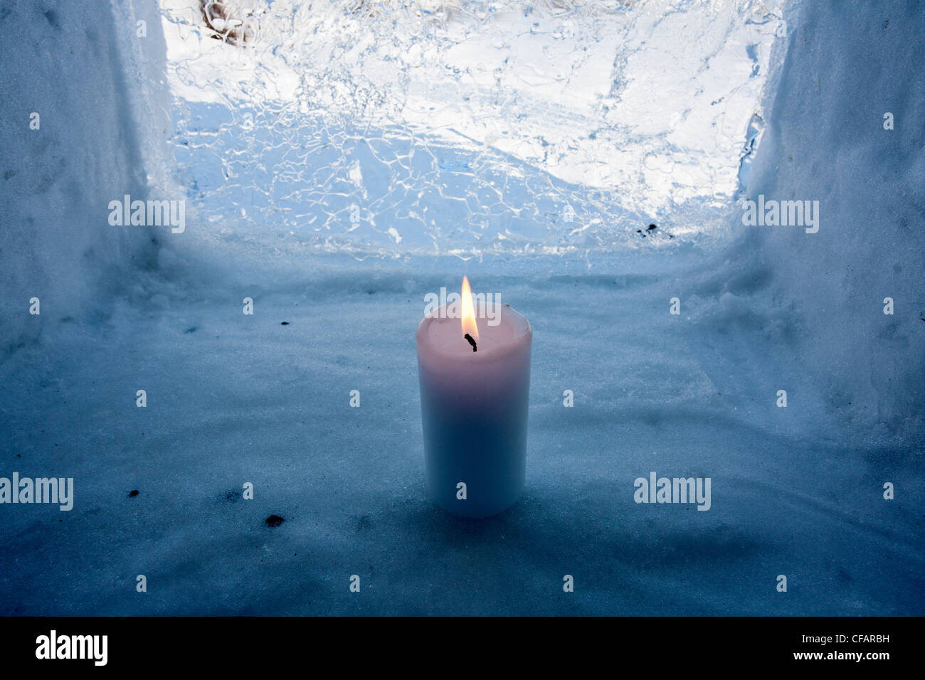 Candle Burning at winter Banque D'Images
