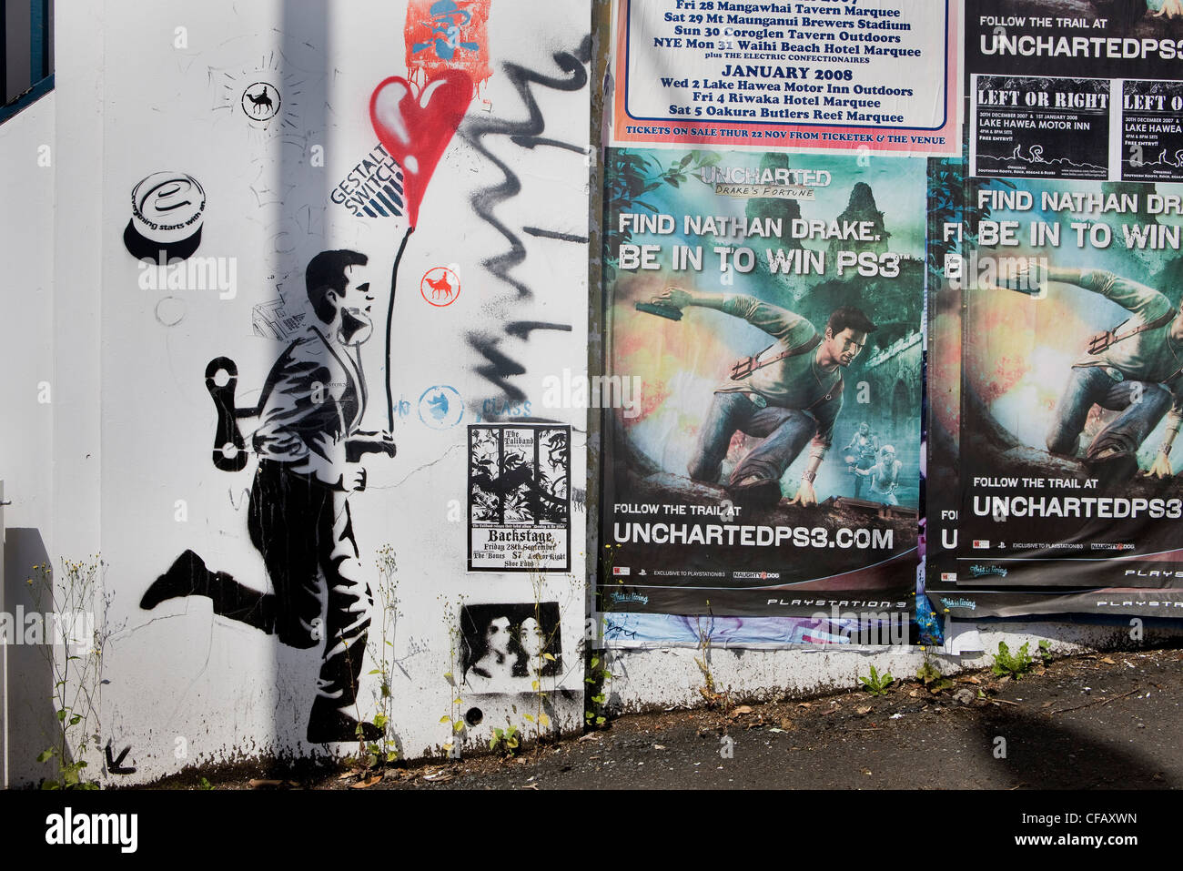 Les graffitis de rue et fly-posté des annonces, Londres Banque D'Images