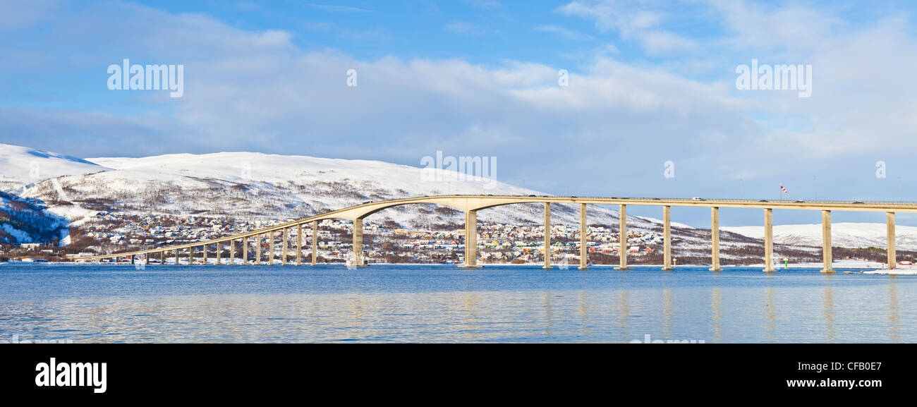 Sandnessund pont qui relie la ville de Tromsø Troms Norvège avec Kvaløy Island Banque D'Images