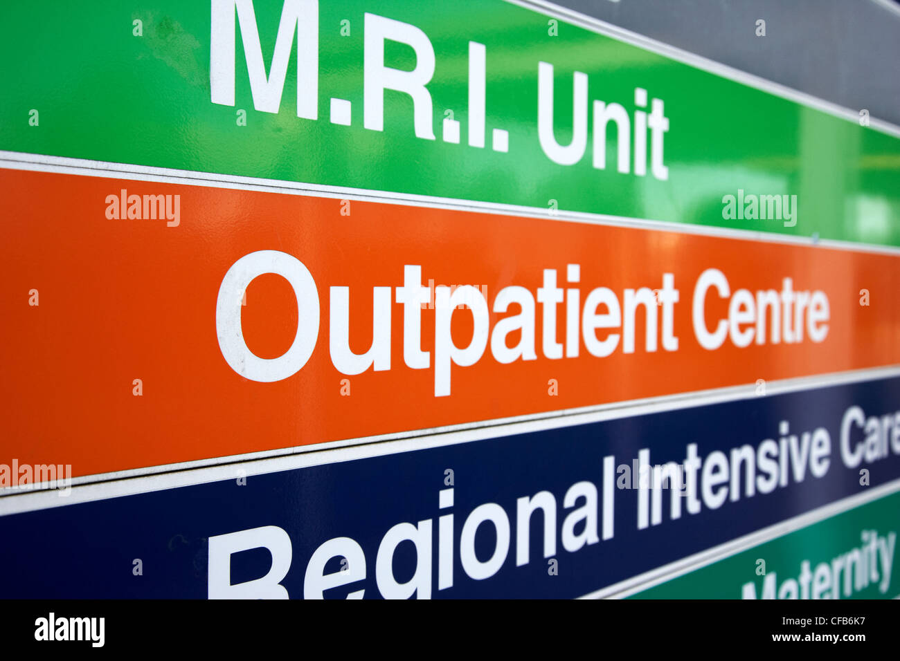 Centre de consultation externe hôpital nhs panneau panneaux de direction Belfast Irlande du Nord UK Banque D'Images