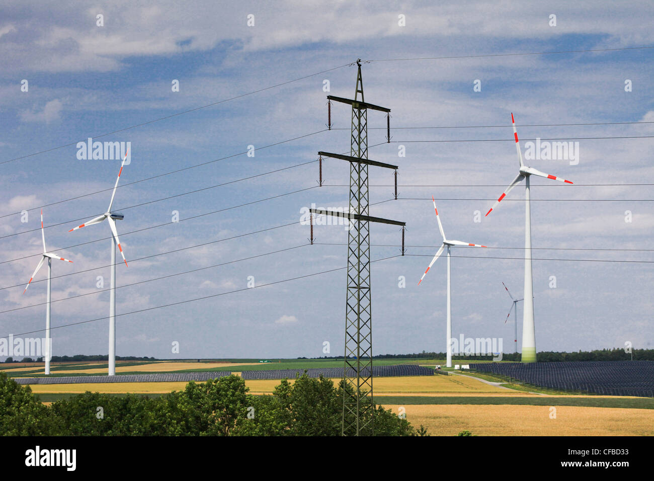L'Allemagne, l'énergie, l'énergie solaire, l'énergie solaire, éolienne, l'énergie de remplacement, de l'écologie, de l'alimentation, poteau électrique Banque D'Images
