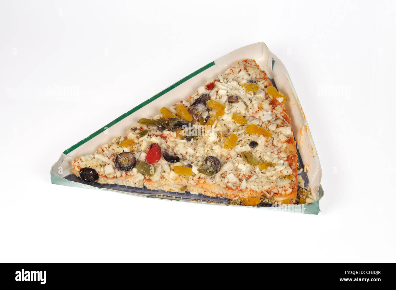 Tranche de pizza légumes congelés à réchauffer au micro-ondes sur fond  blanc, cut out Photo Stock - Alamy