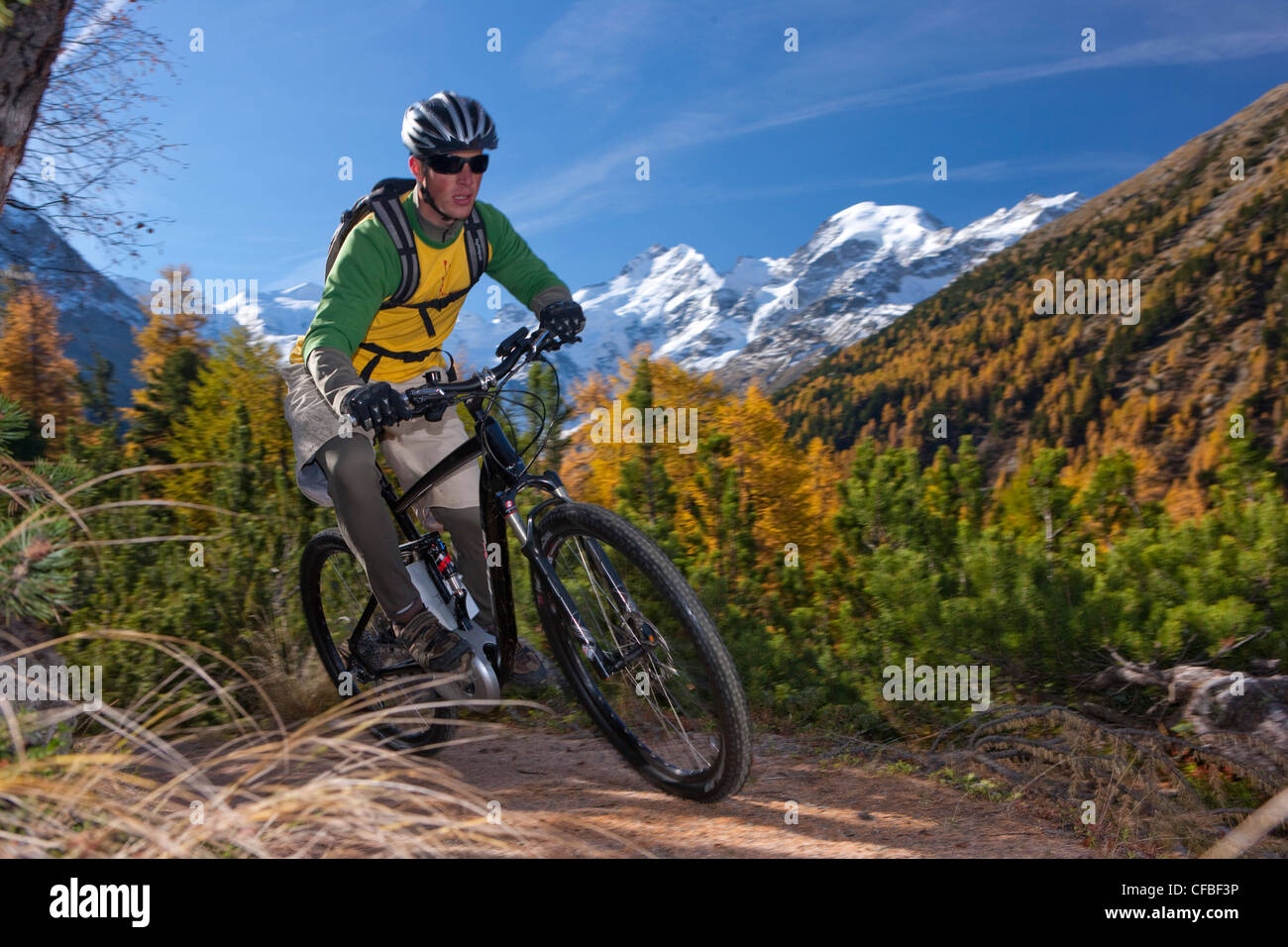 Montagne, Montagnes, Lac de montagne, l'automne, location, vélos, vélo, rouler à vélo, faire du vélo, vélo, vélo, bois, fores Banque D'Images