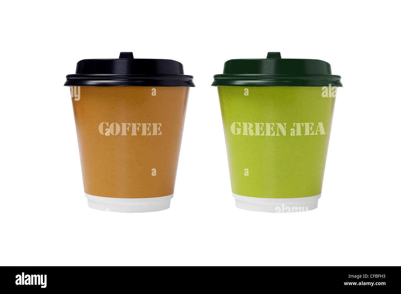 Café et thé vert dans les tasses de papier sur fond blanc Banque D'Images
