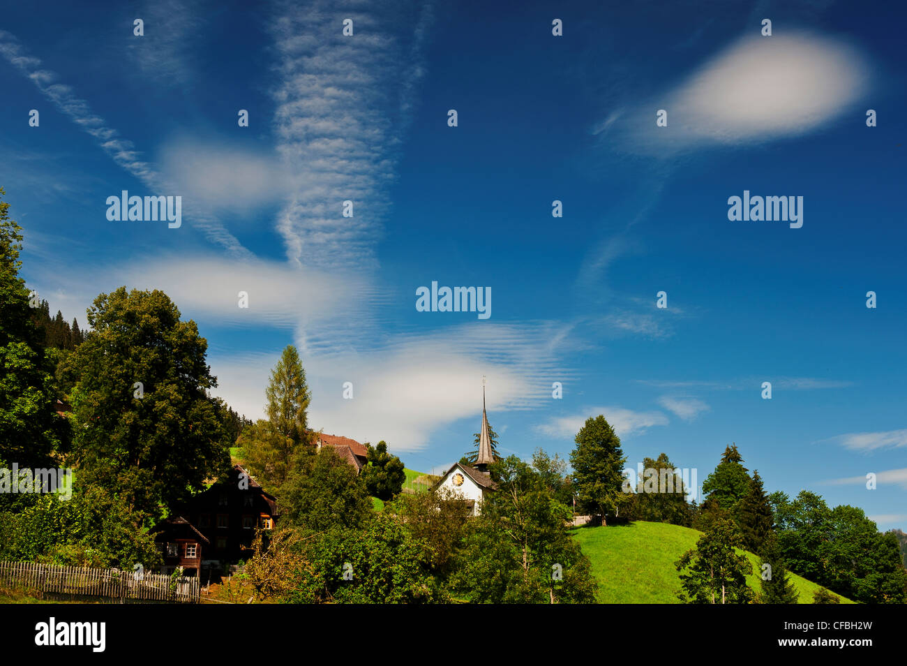 Village, village de montagne, bleu, bleu ciel, bleu ciel, Azur, christianisme, protestante, Emmental, Föhn, foehn, le foehn sky, chinook Banque D'Images