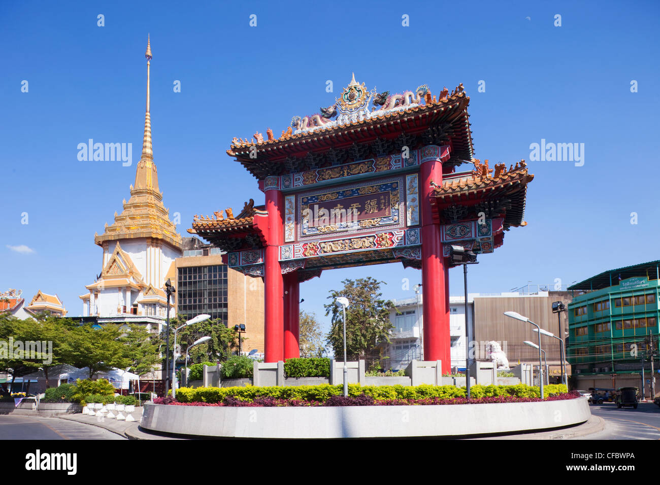 Thaïlande, Bangkok, quartier chinois, Chinatown Gate et temple Wat Trimit» Banque D'Images