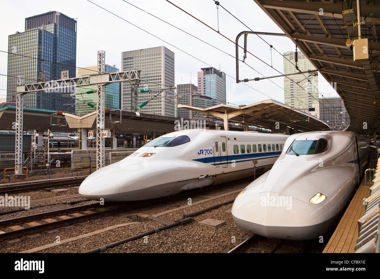 Le Japon, en Asie, Tokyo, ville, Bullet train, gare, Marunouchi, Skyline, central, célèbre, rapide, financières, d'abord, Skyline, vitesse, s Banque D'Images