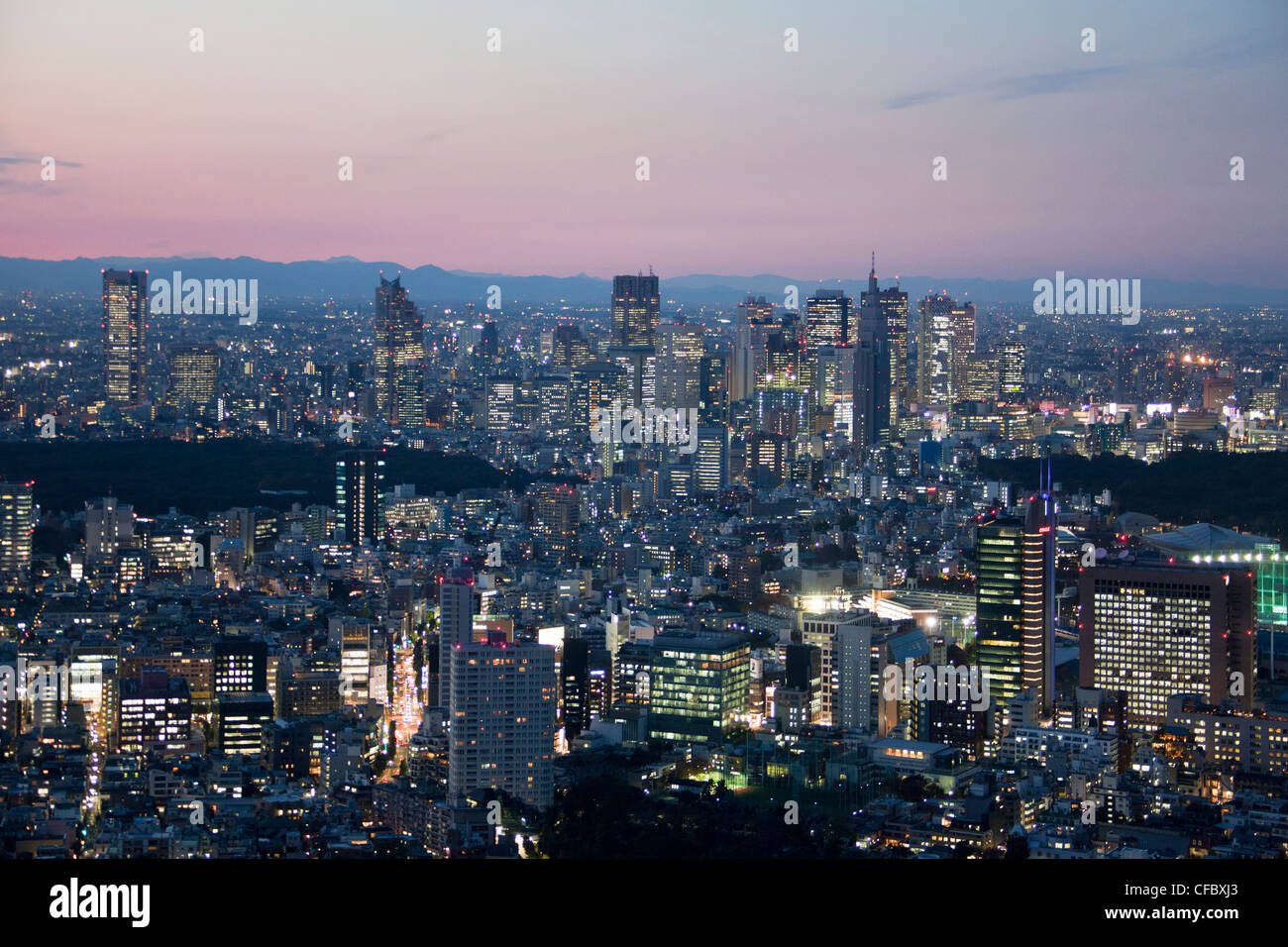 Le Japon, en Asie, Tokyo, ville, coucher du soleil, l'architecture, big, bâtiments, ville, centre-ville, d'énormes, des lumières, Metropolis, Skyline, soir, nuit Banque D'Images
