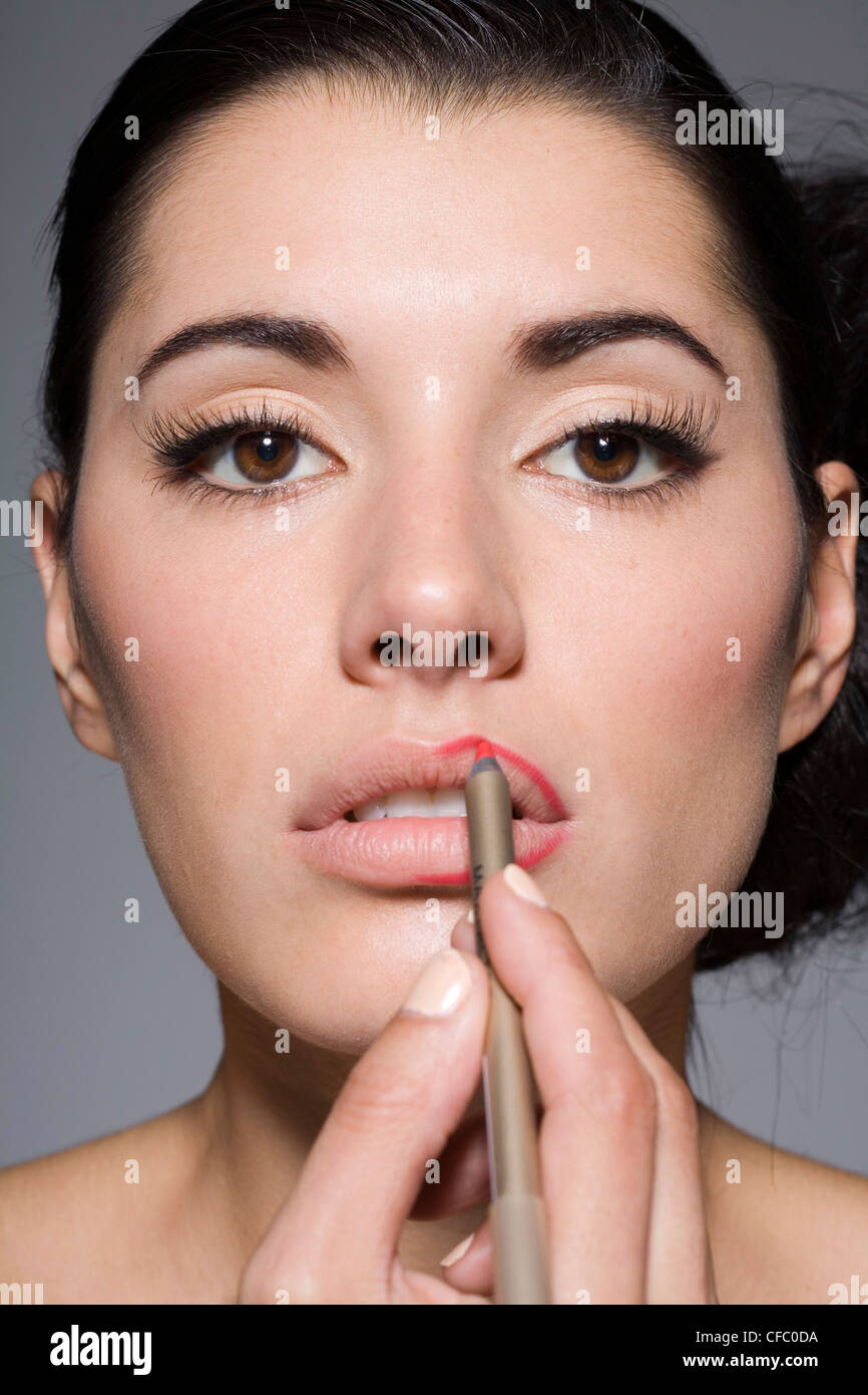 L'application femelle lipliner Banque D'Images
