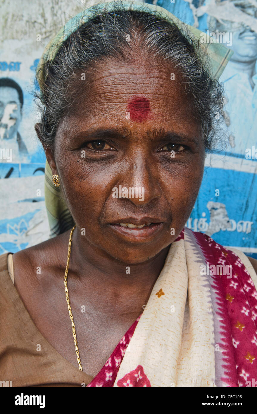 Portrait d'un Tamoul picker au Dambatenne tea Plantation, près d'Haputale, Sri Lanka Banque D'Images