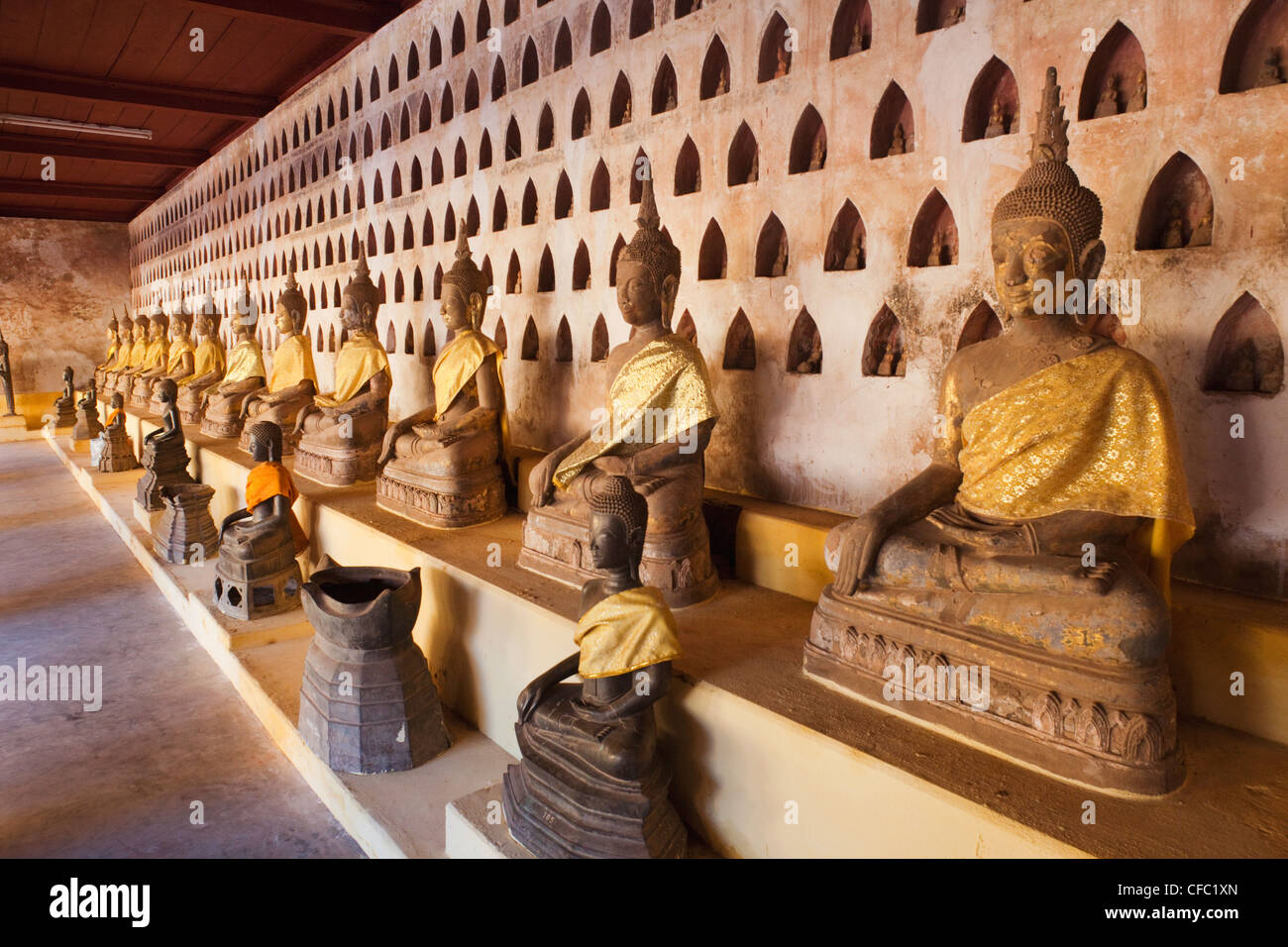 Le Laos, Vientiane, Wat Sisaket, Statues de Bouddha Banque D'Images