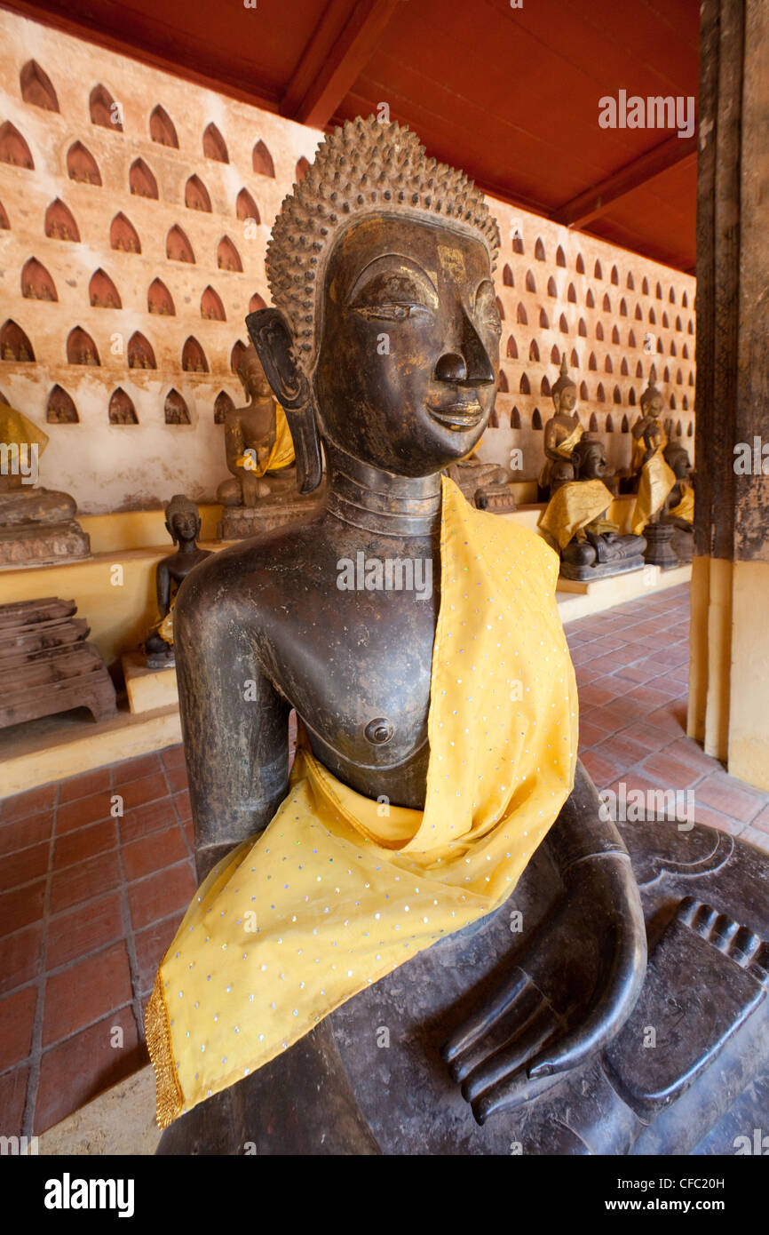 Le Laos, Vientiane, Wat Sisaket, Buddha statue Banque D'Images