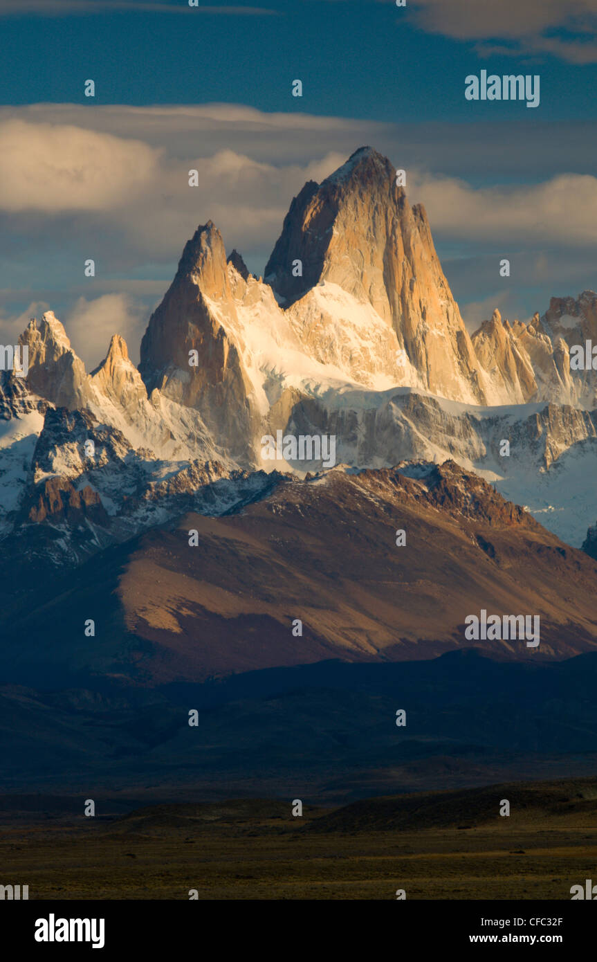 Cerro Fitzroy dans la lumière du matin, Parque Nacional Los Glacieres, sud de la Patagonie, Argentine Banque D'Images