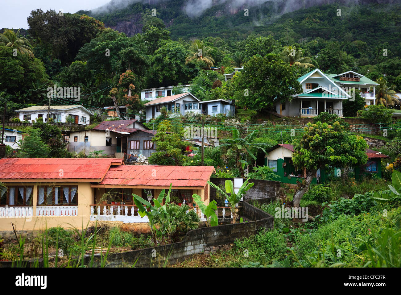 Les logements locaux à St Louis de Victoria, Mahe Island, Seychelles Banque D'Images