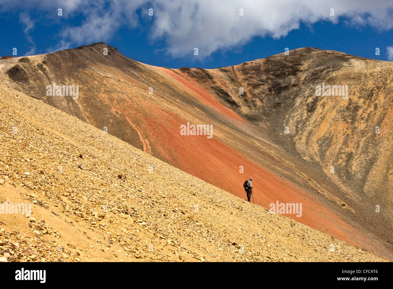 Randonnées dans le paysage volcanique de l'Arc-en-ciel montagnes de Colombie-Britannique Canada Banque D'Images