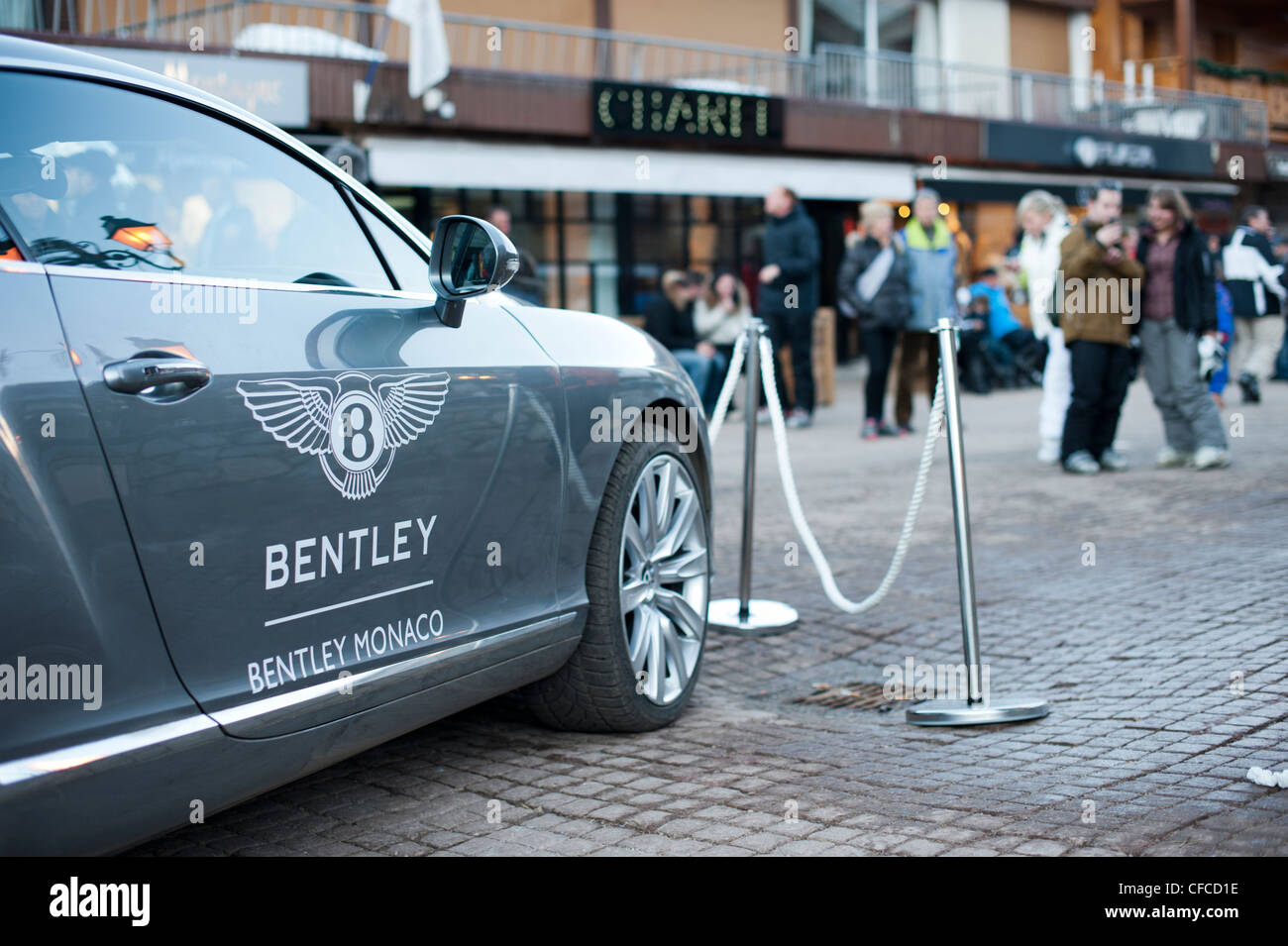 Voiture Bentley à vendre à Courchevel 1850, Station de ski 3 Vallées France Banque D'Images