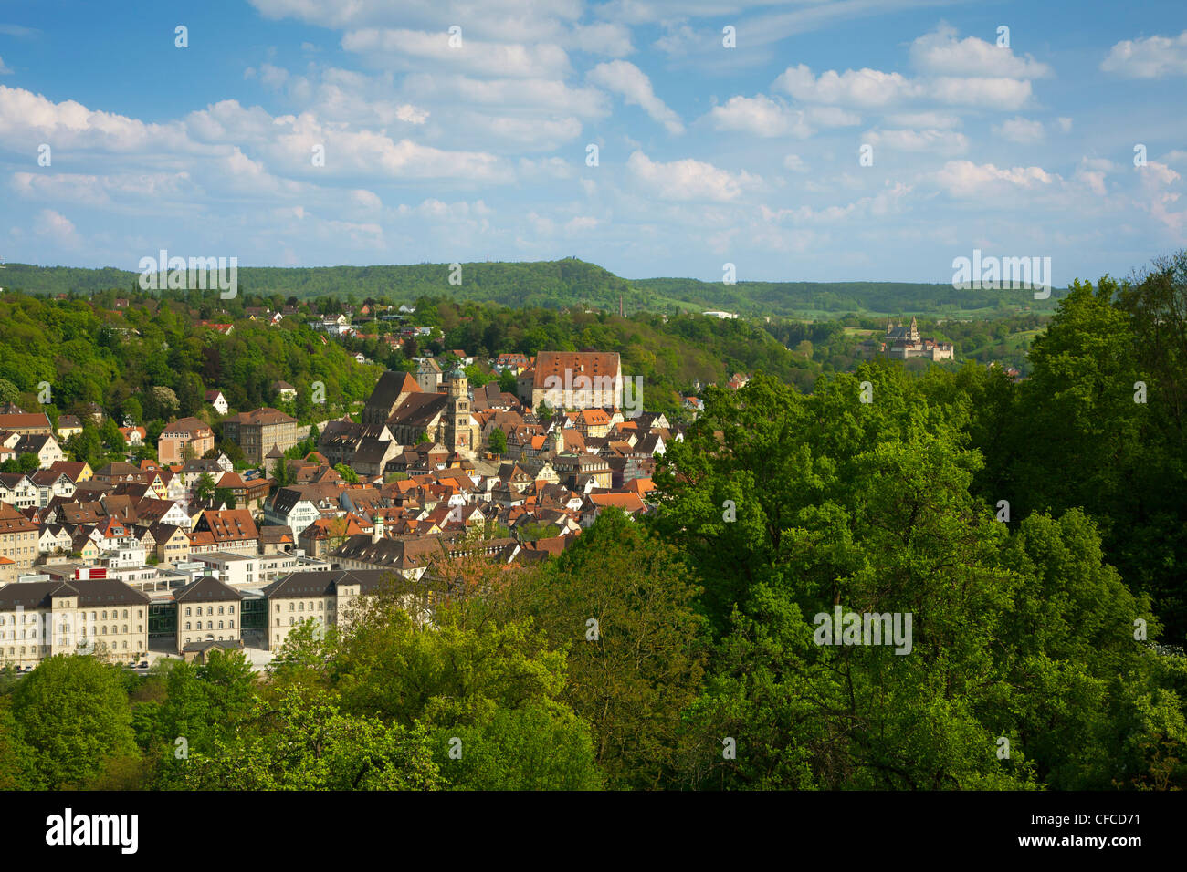 Vue sur la ville et Comburg, Schwaebisch Hall, région Hohenlohe, Bade-Wurtemberg, Allemagne, Europe Banque D'Images