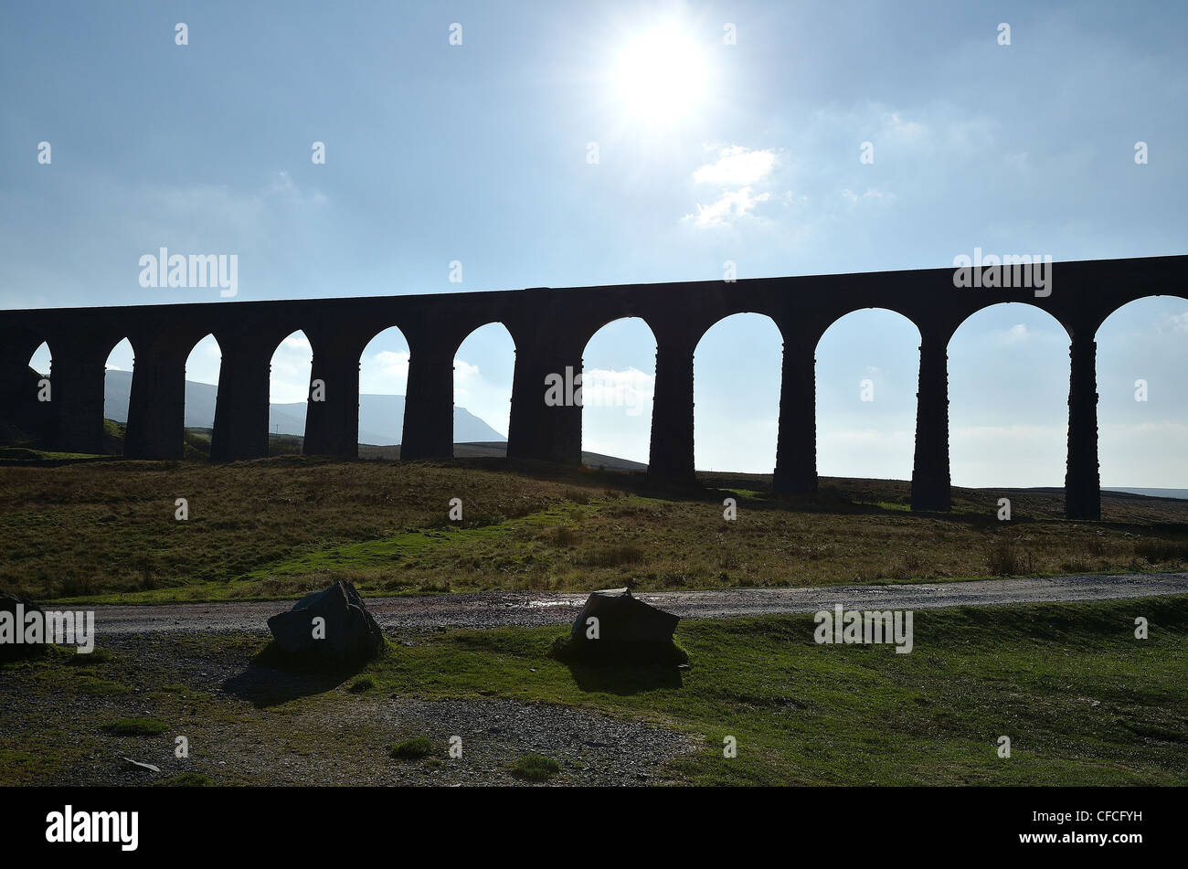 Ribblehead Viaduc dans le Yorkshire Dales, sur la régler à Carlisle Railway. Banque D'Images