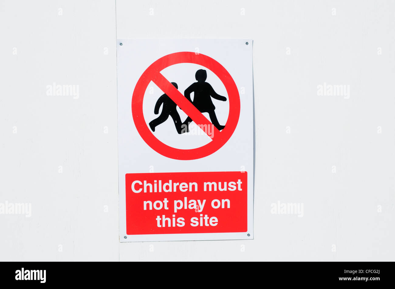 Les enfants ne doivent pas jouer sur ce site panneau d'avertissement, Cambridge, England, UK Banque D'Images