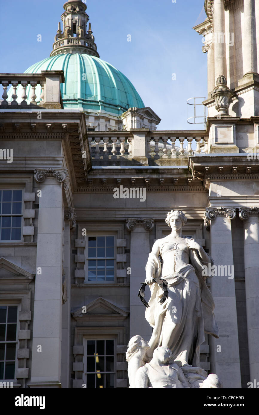 Thane le Titanic memorial sculpture dans le parc de l'hôtel de ville de Belfast en Irlande du Nord UK Banque D'Images