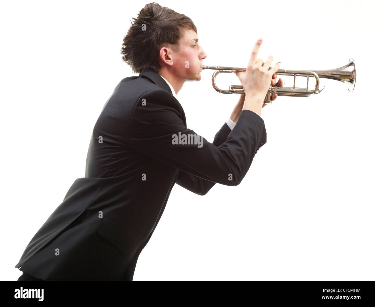 Portrait d'un jeune homme jouant de la trompette Jazz fond blanc Banque D'Images