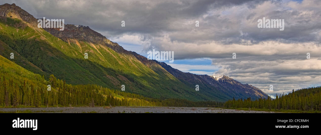 Vue panoramique d'Annie Lake, près de Whitehorse, au Yukon. Banque D'Images