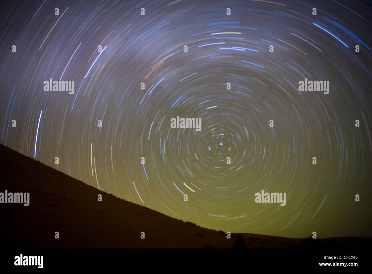 Star Trails autour de l'étoile Polaire (Polaris), le désert du Sahara, près  de Merzouga, Maroc Photo Stock - Alamy