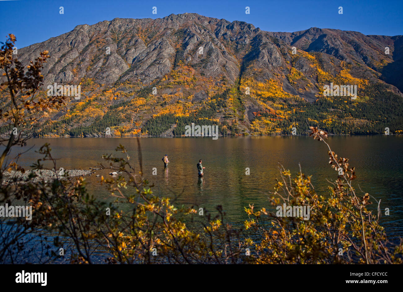 Les pêcheurs de Tagish Lake, Yukon, Canada. Banque D'Images