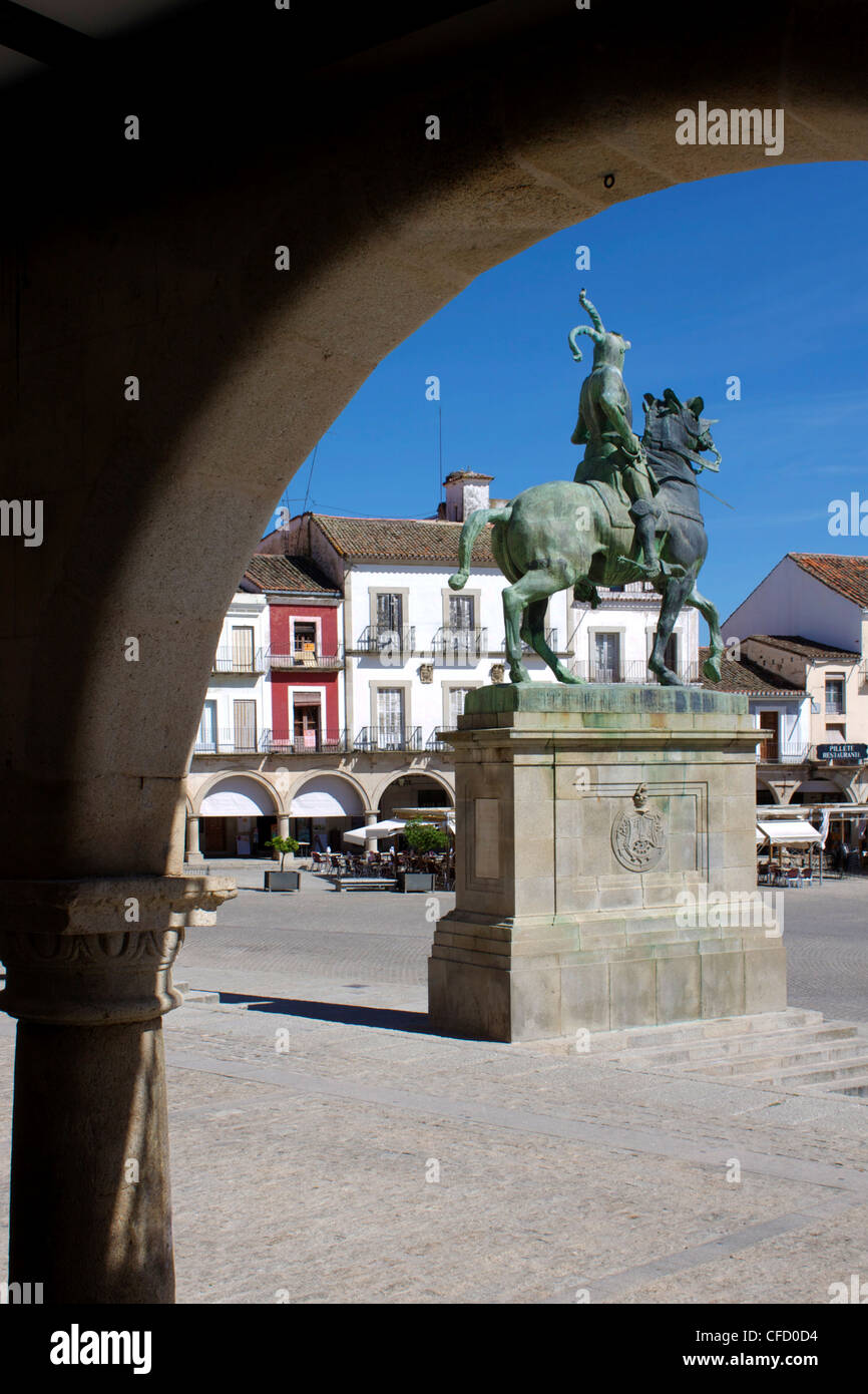 Statue de Francisco Pizarro, Plaza Mayor, Trujillo, Estrémadure, Espagne, Europe Banque D'Images