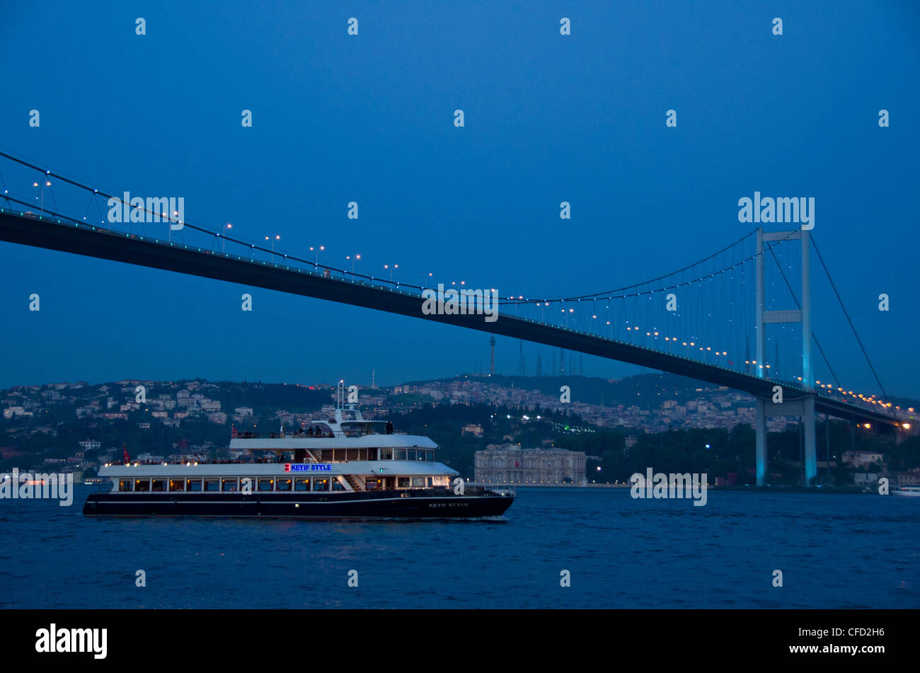 Le pont Fatih Sultan Mehmet, aussi connu sous le second pont du Bosphore, Istanbul, Turquie Banque D'Images