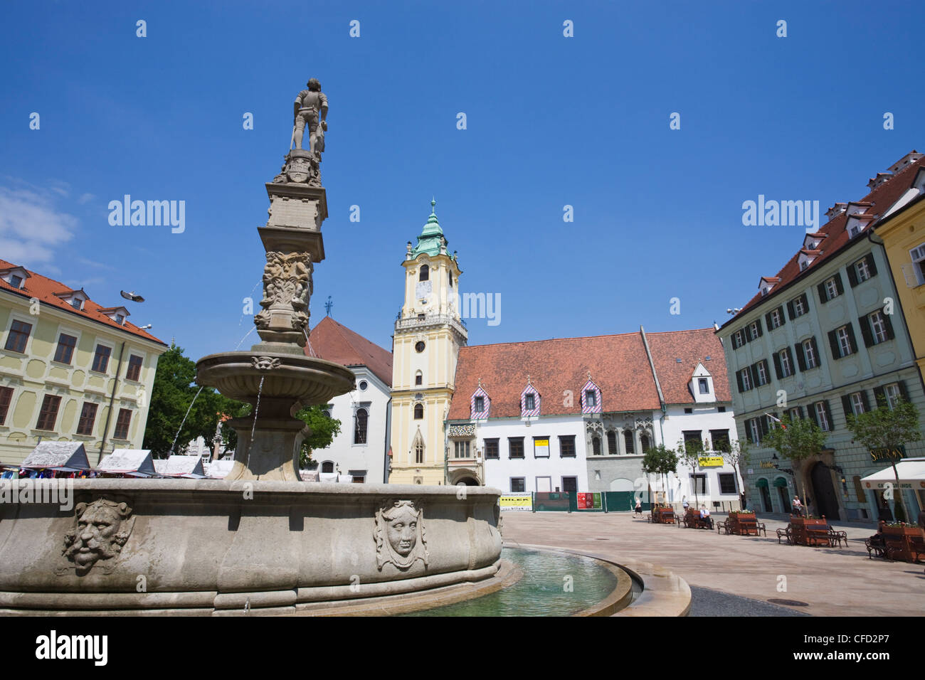Place principale (Hlavne namestie), Vieille Ville, Bratislava, Slovaquie, Europe Banque D'Images