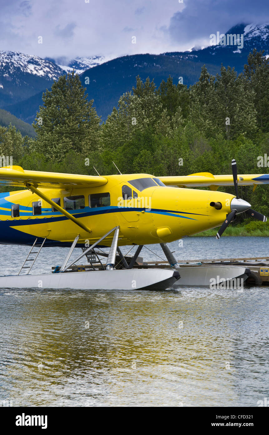 Tplane Turbo Otter flotter sur le lac Green Whistler, British Columbia, Canada Banque D'Images