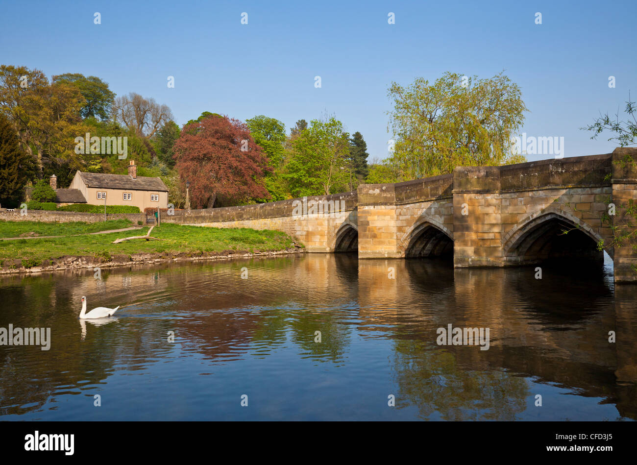 Le pont sur la rivière Wye, Bakewell, parc national de Peak District, Derbyshire, Angleterre, Royaume-Uni, Europe Banque D'Images