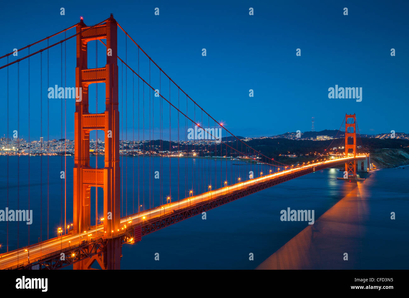 Le Golden Gate Bridge, du Marin Headlands la nuit, comté de Marin, San Francisco, California, USA Banque D'Images