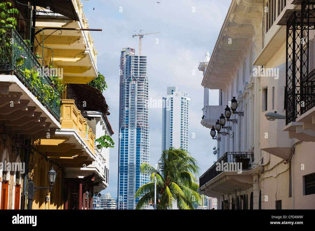 Les gratte-ciel modernes et historiques de la vieille ville, site du patrimoine mondial de l'UNESCO, la ville de Panama, Panama, Amérique Centrale Banque D'Images