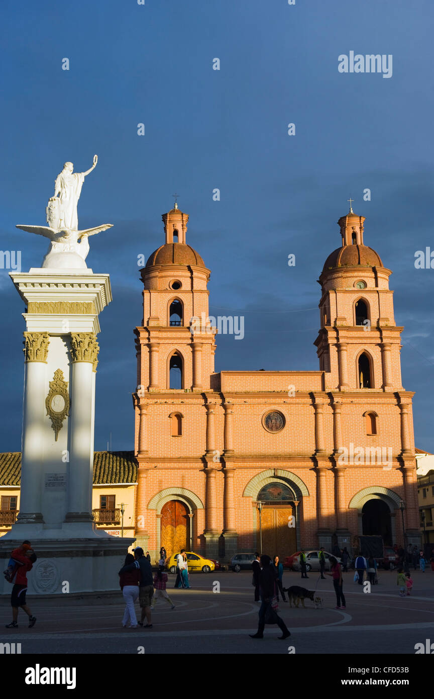 Central Plaza et cathédrale, Ipiales, Colombie, Amérique du Sud Banque D'Images
