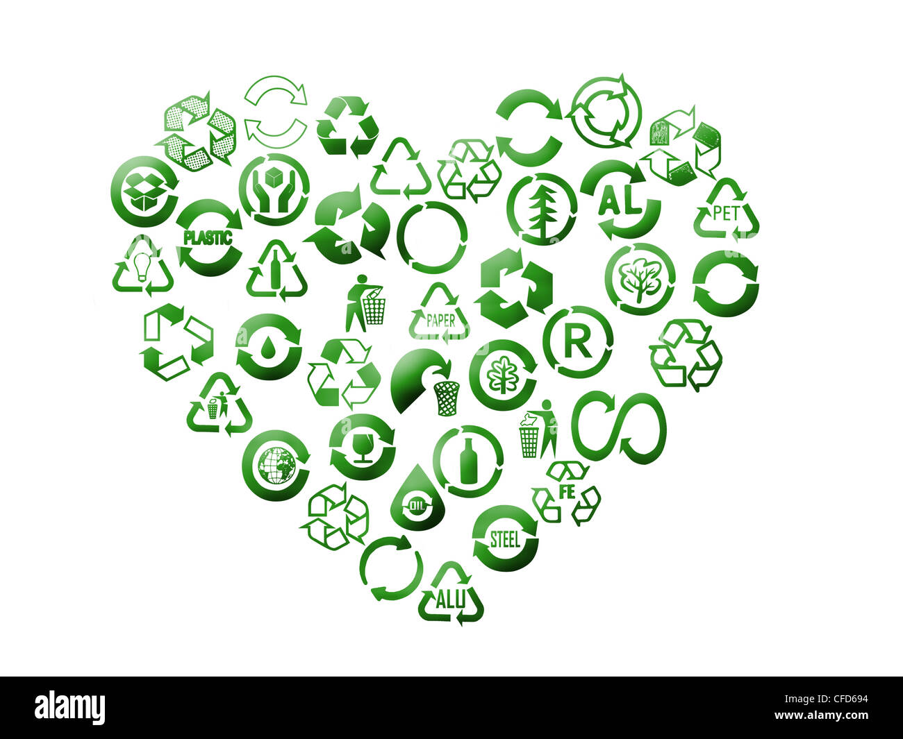 Assorted green recyclage pictogrammes disposés en forme de coeur sur fond blanc Banque D'Images
