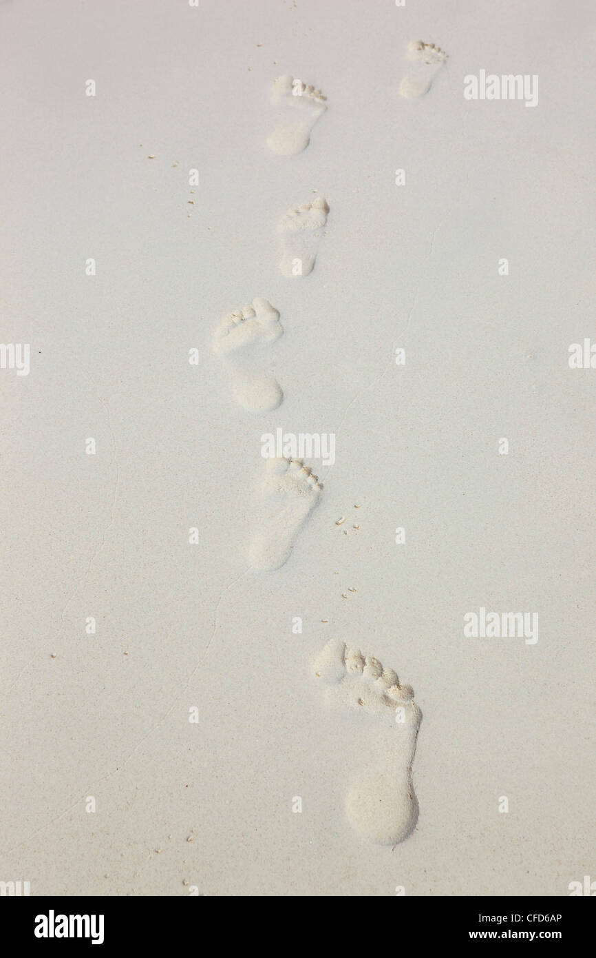 Footpints sur sable fin et blanc, îles Similan, la mer d'Andaman, Thaïlande Banque D'Images