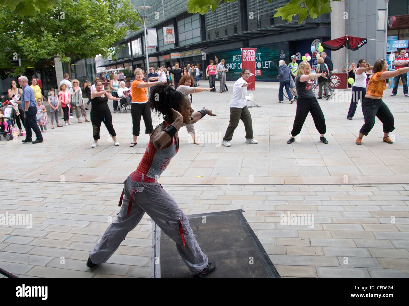 Classe de Danse/remise en forme dans le cadre de la Bristol Harbour festival - Juillet 2011 Banque D'Images