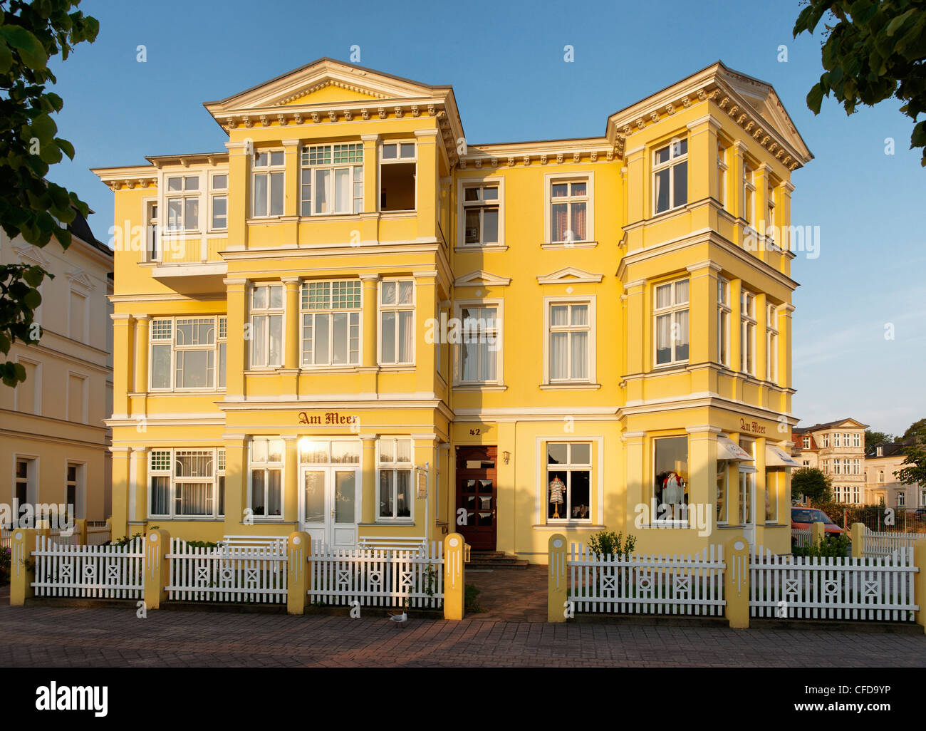 Haus am Meer, Hôtel à Duenenstrasse dans la station balnéaire d'Ahlbeck, Île d'Usedom, Mecklembourg-Poméranie-Occidentale, Allemagne Banque D'Images