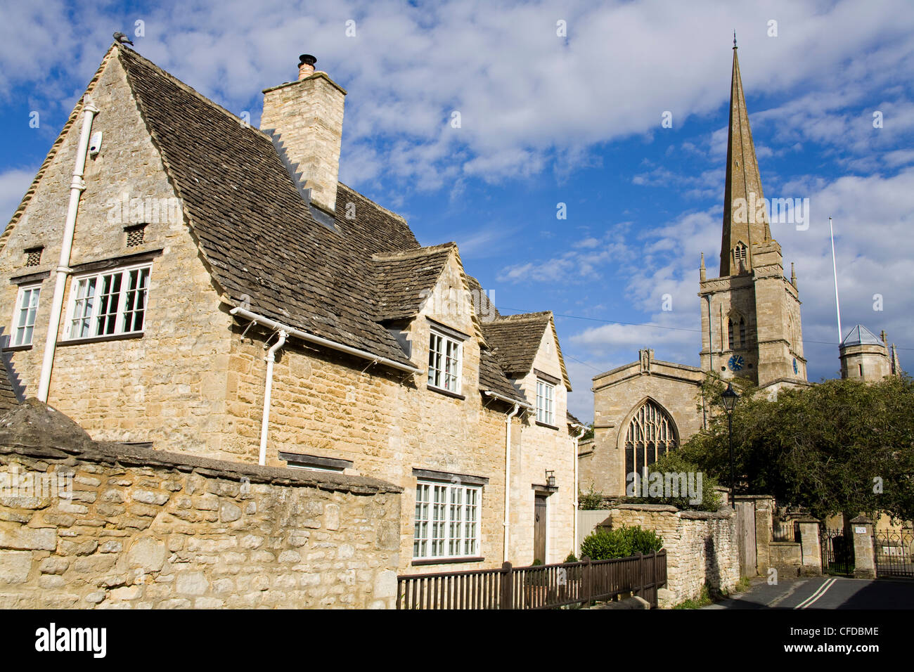 Église Saint Jean-Baptiste, Burford, Oxfordshire, Cotswolds, en Angleterre, Royaume-Uni, Europe Banque D'Images