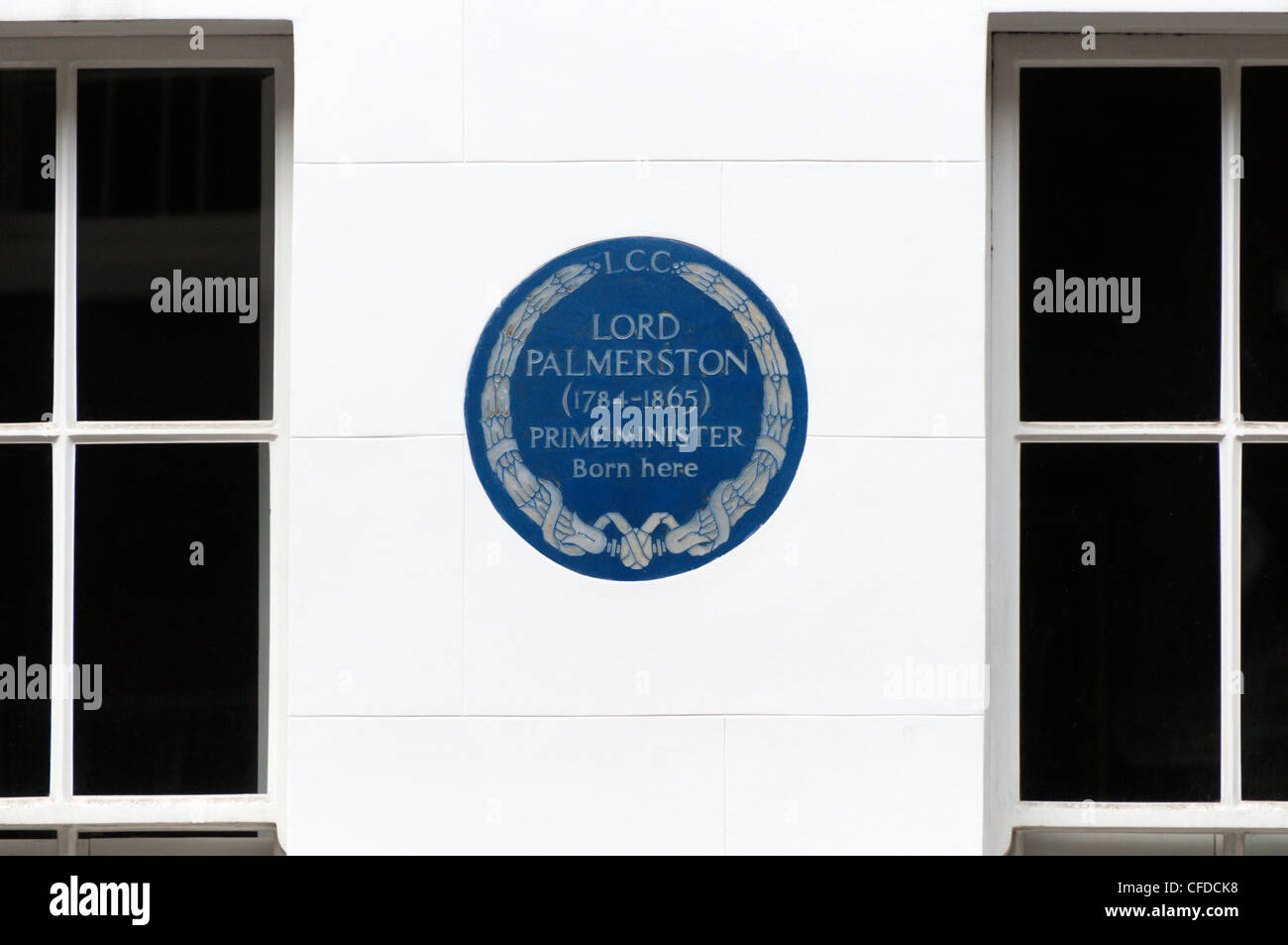 Blue plaque sur la maison au 20 Queen Anne's Gate où Lord Palmerston est né en 1784. Banque D'Images