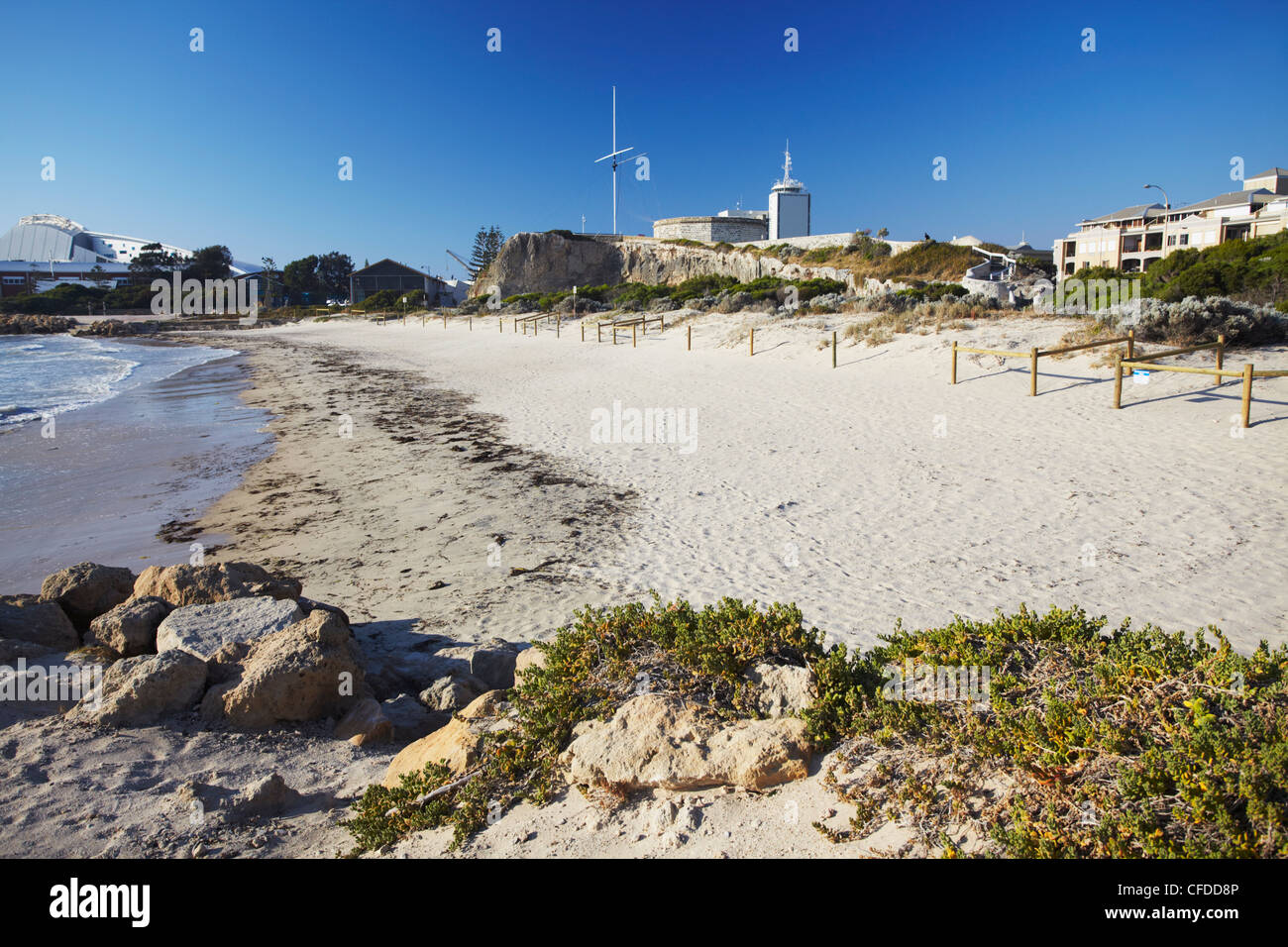 Les baigneurs et plage maison ronde, Fremantle, Australie occidentale, Australie, Pacifique Banque D'Images