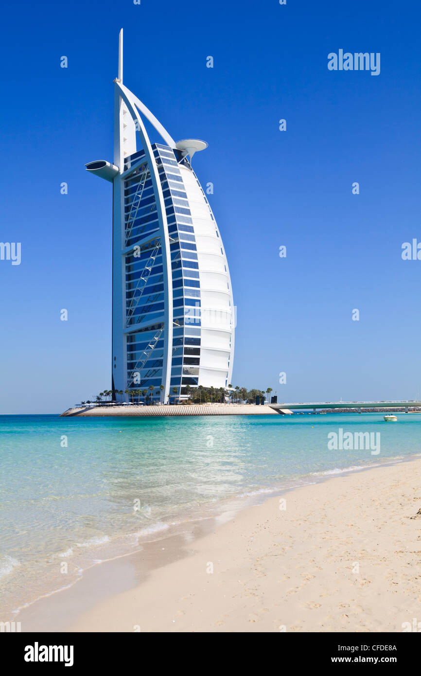Hôtel Burj Al Arab, la plage de Jumeirah, Dubai, Émirats arabes unis, Moyen Orient Banque D'Images