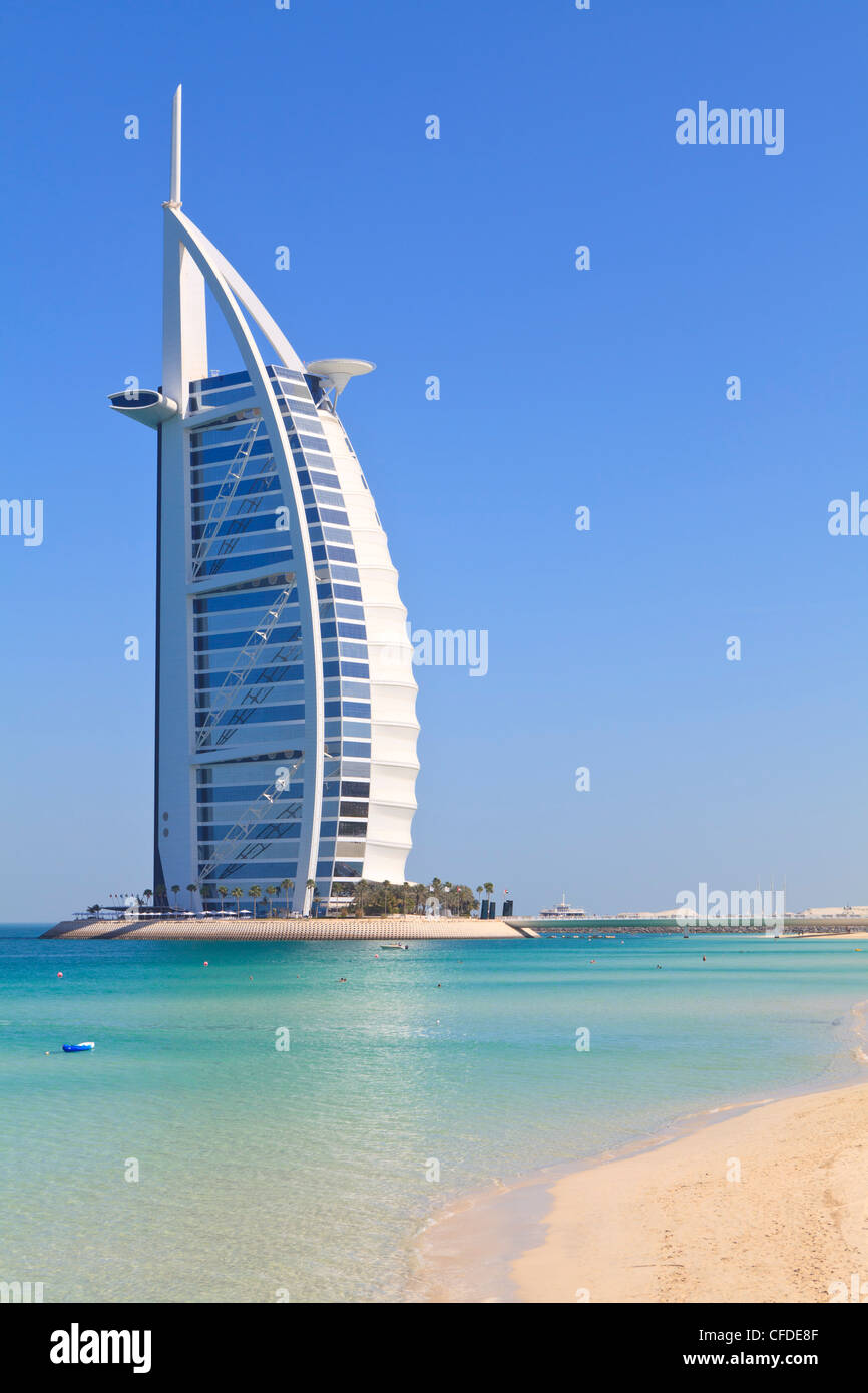 Hôtel Burj Al Arab, la plage de Jumeirah, Dubai, Émirats arabes unis, Moyen Orient Banque D'Images