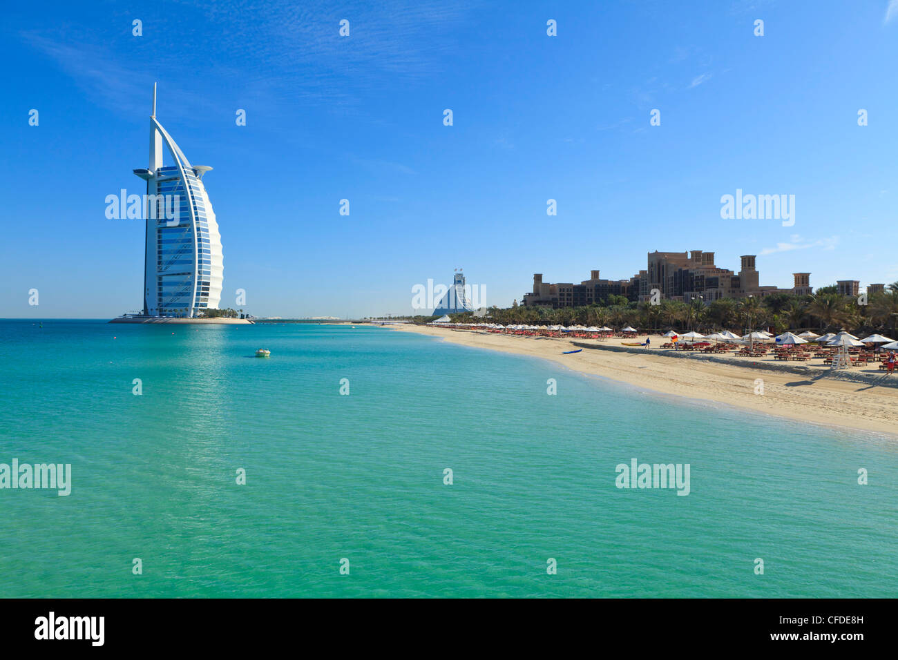 Hôtel Burj Al Arab, la plage de Jumeirah, Dubai, Émirats arabes unis, Moyen Orient Banque D'Images