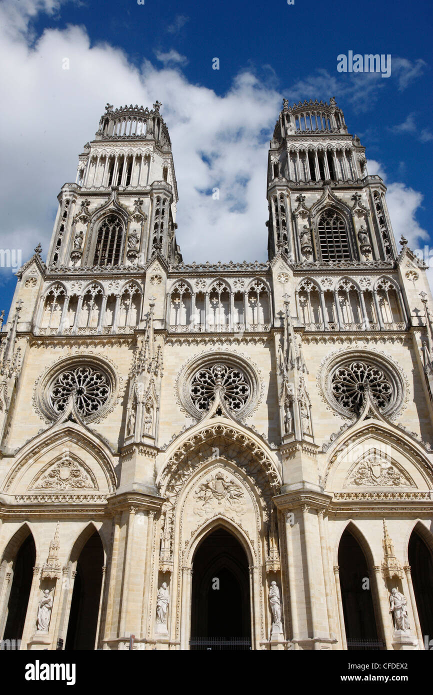 Façade occidentale de Sainte-Croix (Sainte Croix) cathédrale, Orleans, Loiret, France, Europe Banque D'Images