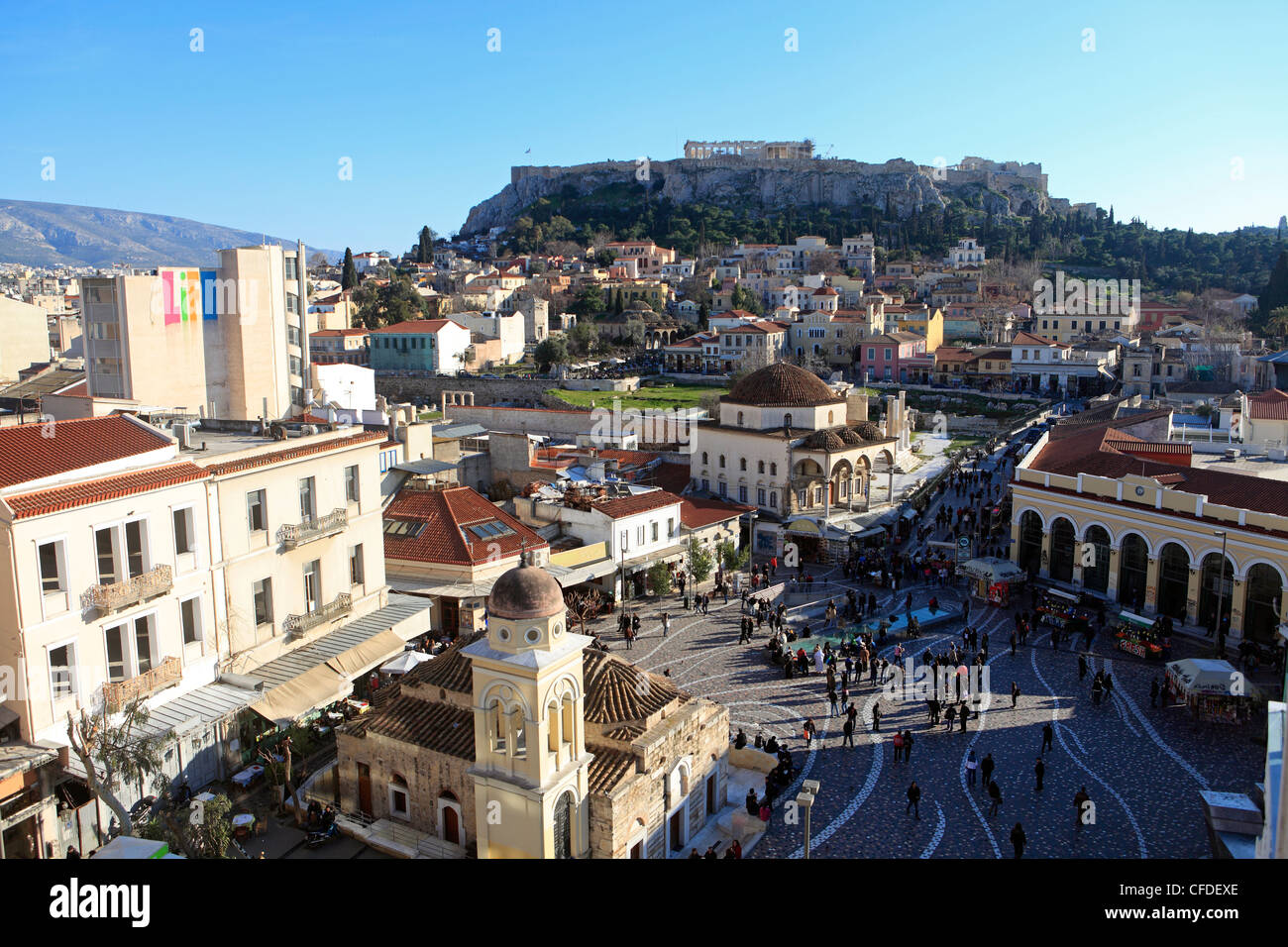 Europe Grèce Athènes une vue aérienne de la place Monastiraki et l'acropole d'Athènes pour un bar au dernier étage Banque D'Images