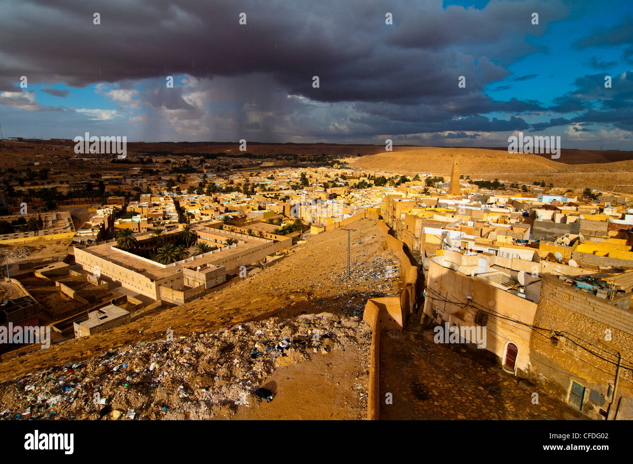 Vue sur la ville de Beni Isguen Mozabit, Site du patrimoine mondial de l'UNESCO, vallée du M'Zab, Algérie, Afrique du Nord, Afrique Banque D'Images