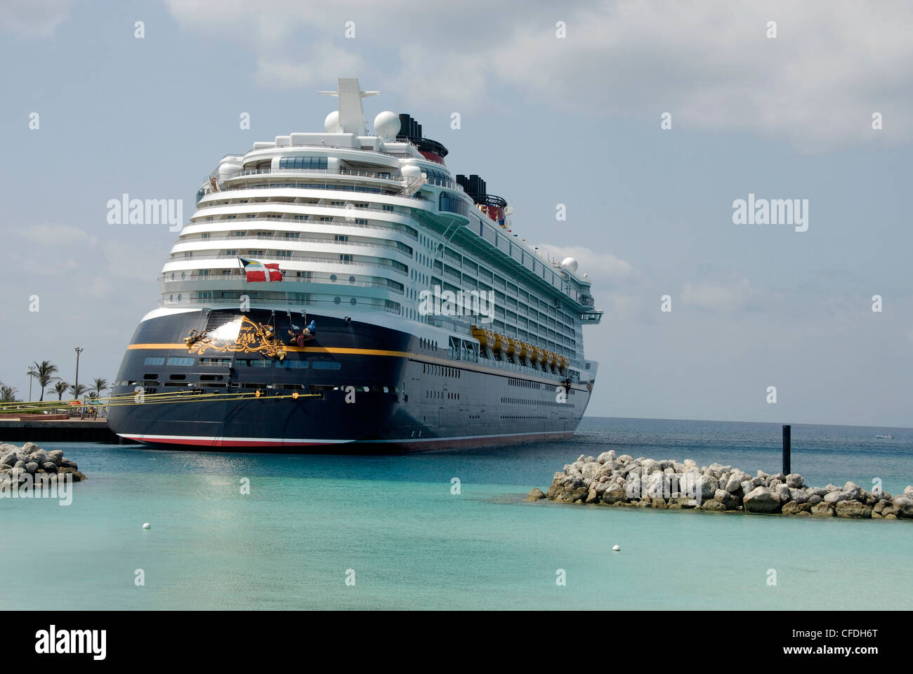 La ligne de croisière de Disney Disney Dream bateau de croisière sur l'île privée de Castaway Cay aux Bahamas Banque D'Images